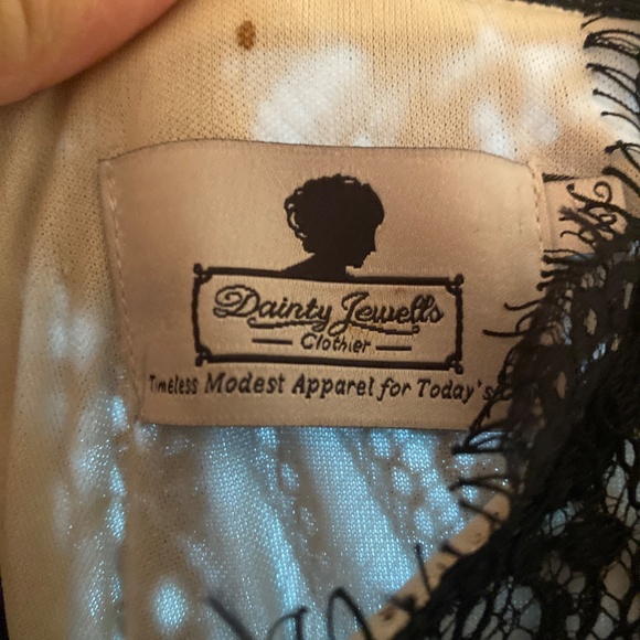 Dainty Jewells Dress / Velvet & Lace - Picture 2 of 5